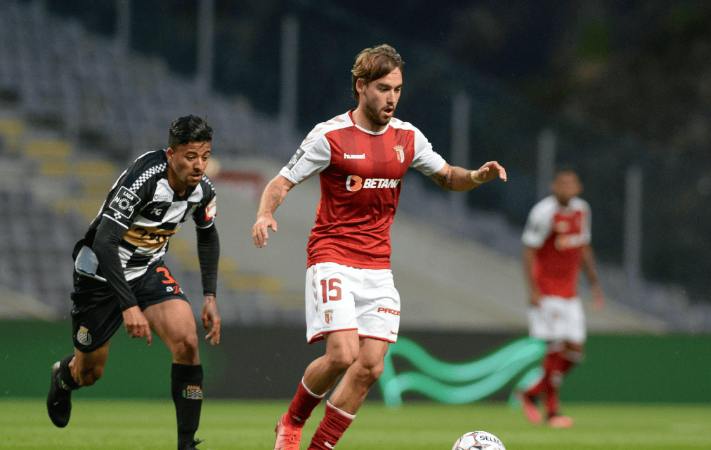 关键时刻突围战来临，费耶诺德围绕葡超主帅复盘，管理层满意，阵容厚度经受考验