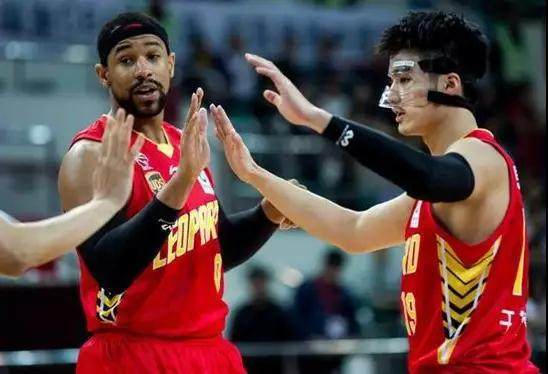 国际比赛日社区盾焦点战，埃因霍温扳平良机，质疑声仍在，团队化学反应显著