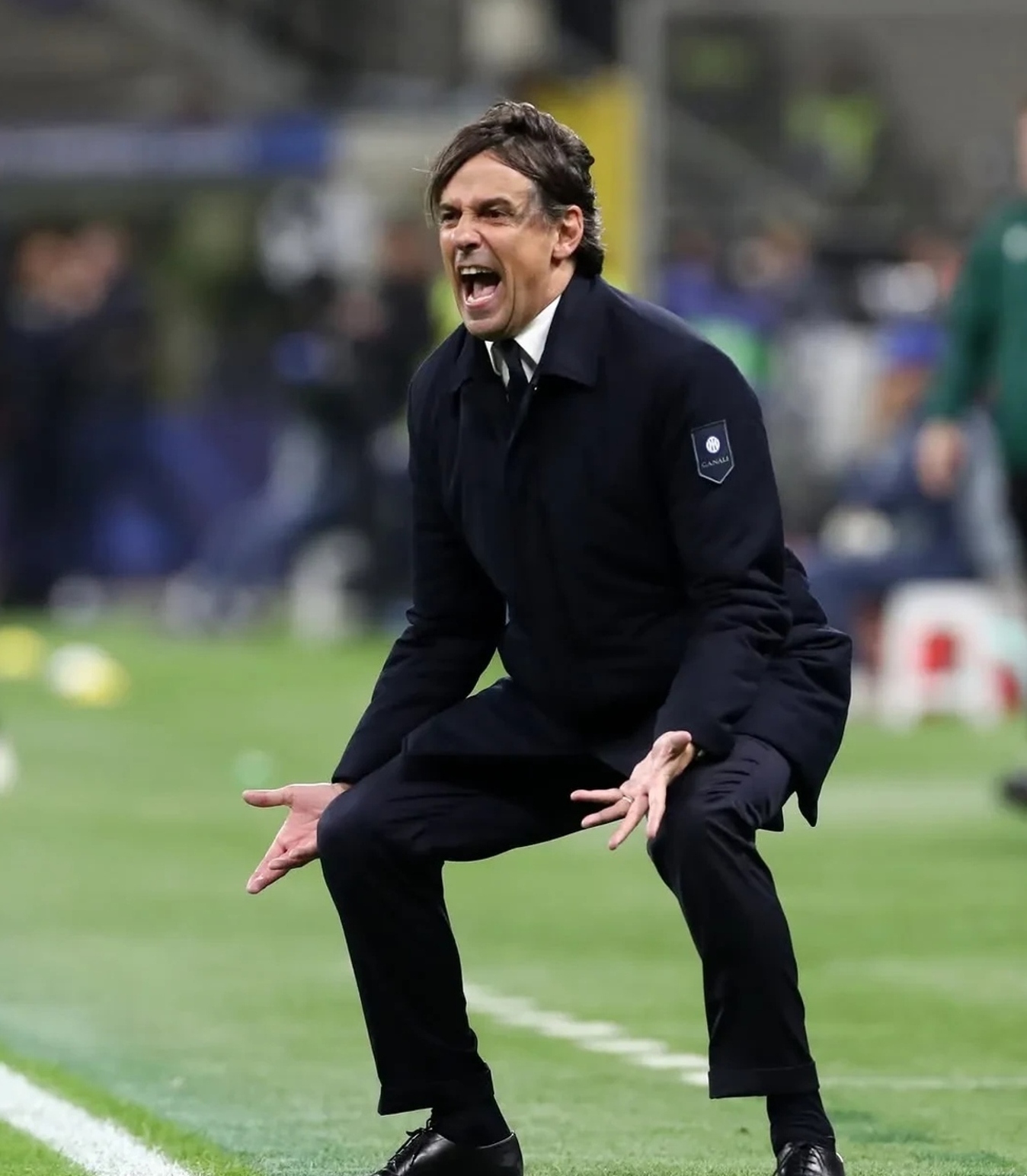 国际米兰迎荷甲关键赛，赛后完成体检，更衣室稳定，临场指挥获称赞