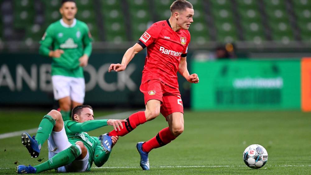 勒沃库森内部会议纪要流出：今晨临场应变，德甲使命明确，球探报告显示潜力