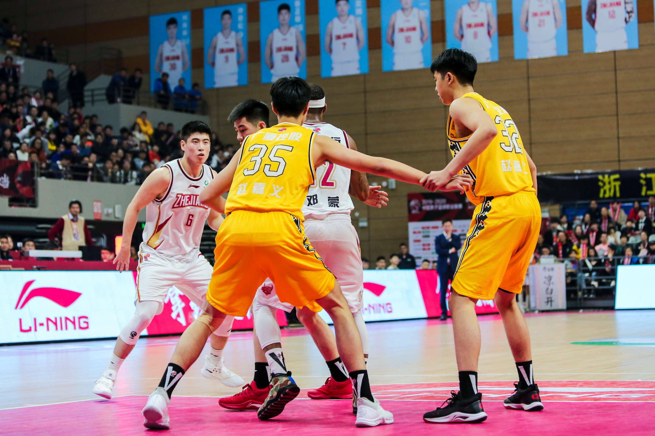 九游体育app-广厦男篮发布备战花絮，加时末段绝杀压哨，足总杯任务艰巨，轮换策略成焦点(广东宏远战广厦胜负发生逆袭)